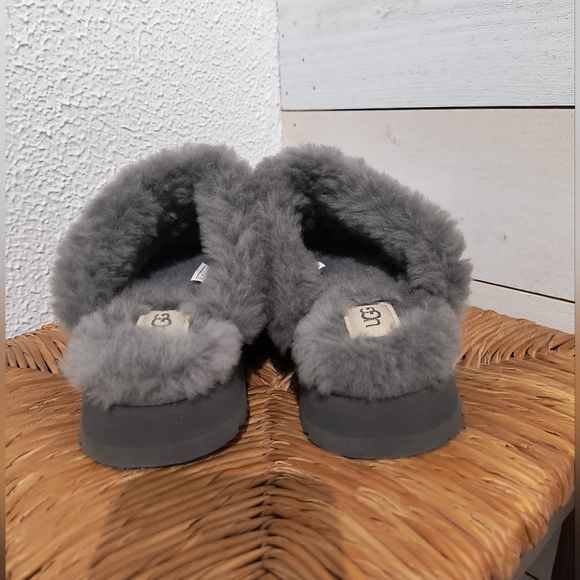UGG Platform Slippers - Picture 4 of 6